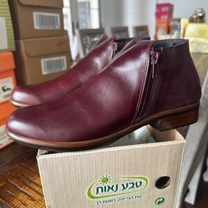Naot Helm Bootie Bordeaux/wine EUR 40